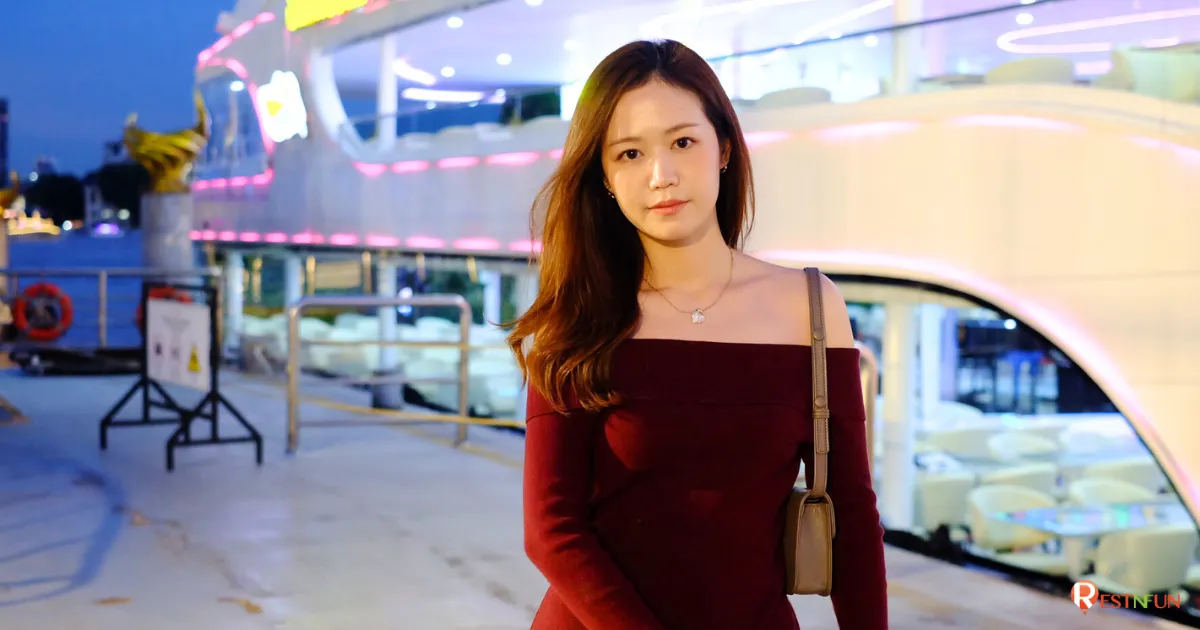 Bangkok dinner cruise in Bangkok with สวัสดีเจ้าพระยา เรืออลังการมากๆเลย